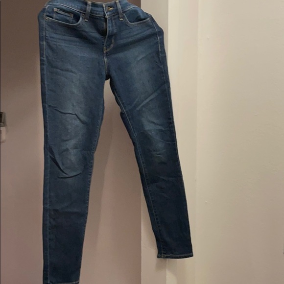 Good used condition Levi Skinny jeans - Picture 2 of 3